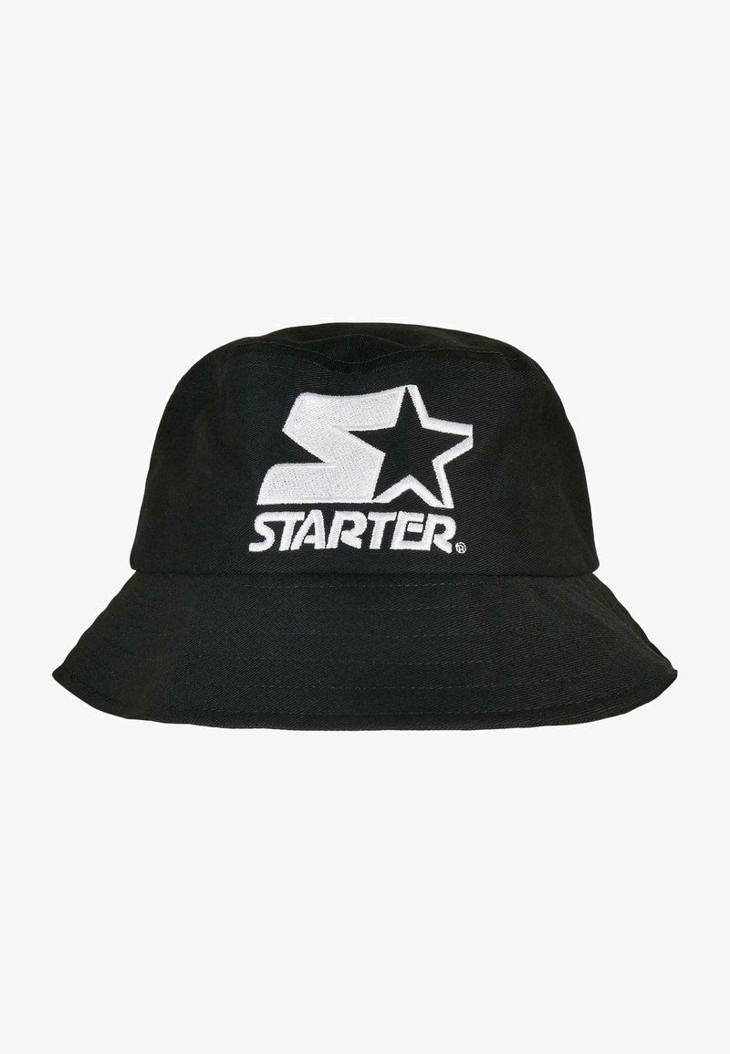 Cappello a secchiello nero in cotone, con un logo ricamato bianco "S" e una stella sul fronte, dotato di una larga visiera inclinata verso il basso.