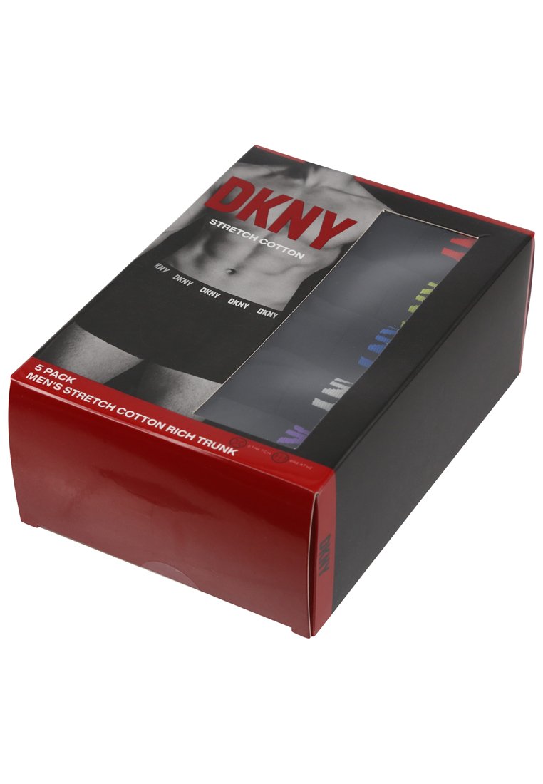 Paquete de cinco slips de algodón elástico para hombre en una caja negra con acentos en rojo y blanco. Contiene slips de varios colores, con el logo prominente visible.