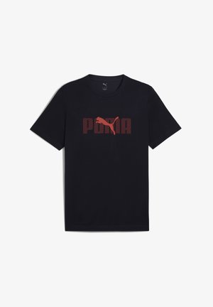 Tricou din bumbac negru cu mâneci scurte, cu un logo roșu "PUMA" și un design grafic pe față, guler rotund și croială standard.
