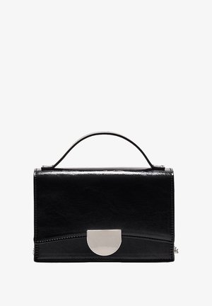 Schwarze Lederhandtasche mit glatter Textur, verfügt über eine strukturierte Form, einen oberen Griff und ein geschwungenes, silberfarbenes Hardware-Detail auf der Vorderseite.