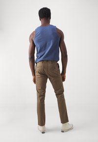 DOCKERS ORIGINAL SLIM - Chinos - cub