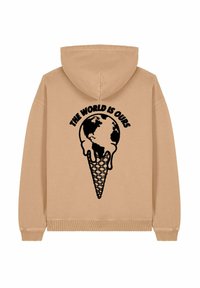 Felpa beige con un design grafico di un globo che si scioglie sopra un cono. Il testo sopra recita "IL MONDO È NOSTRO" in bold lettere nere.