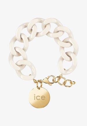 Pulsera de cadena gruesa hecha de eslabones suaves y brillantes en color crema, con un broche de langosta dorado y un charm circular grabado con la palabra "hielo".