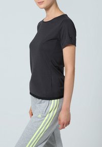 adidas Performance T-shirt till träning - black
