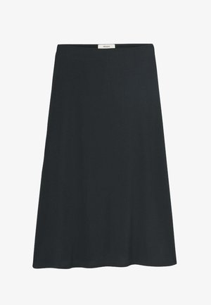 Jupe noire en ligne A en tissu lisse, dotée d'une large ceinture et d'une coupe au genou. Aucun motif ni accent visible.