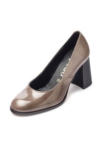 Pantofole con tacco a blocco in pelle patinata marrone, con punta arrotondata e lati aperti, dotate di una soletta nera texturizzata.