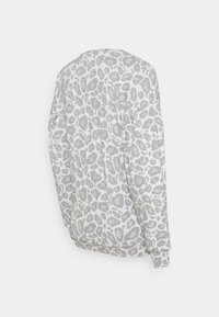 Harmaa villapaita leopardi-kuvioinnilla, pehmeä pinta, pitkät hihat, pyöreä pääntie ja rento istuvuus.