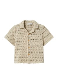 Camicetta a maniche corte realizzata in tessuto all'uncinetto beige chiaro, con colletto, chiusura a bottoni sul davanti e una sola tasca sul petto. Motivo a righe orizzontali.