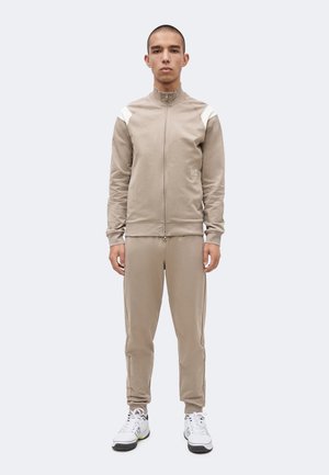 EA7 Emporio Armani TRAIN CORE ID SUIT LIGHT - Φόρμα - roasted cashew