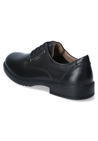 Sorte læderdress sko med en glat finish, snørelukning, rund tå og en lav profil gummisål. Har subtile syninger detaljer.