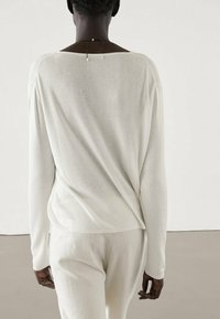 Massimo Dutti Pullover - white
