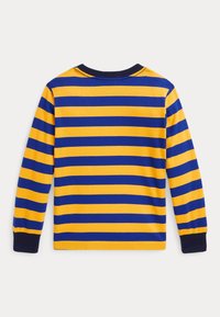 Camisa de manga larga con rayas horizontales amarillas y azules, de suave material de algodón, con cuello y puños de canalé en color azul marino.