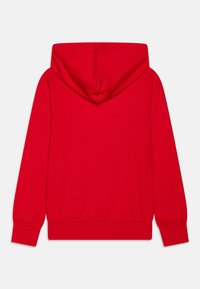 Sudadera roja con capucha ajustable, mangas largas, puños acanalados y un diseño de color sólido. Fabricada en suave material de algodón.