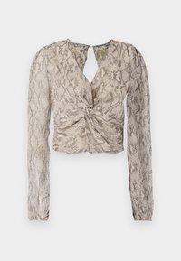 Blusa corta con maniche lunghe, caratterizzata da un frontale torcigliato, un motivo a pelle di serpente in tonalità di beige e grigio, e una scollatura a chiave.