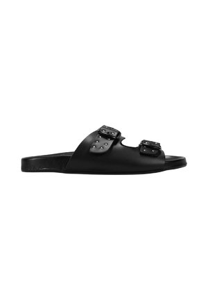 Chanclas negras hechas de material suave, con dos correas ajustables decoradas con tachuelas. Diseño de punta abierta con suela plana.
