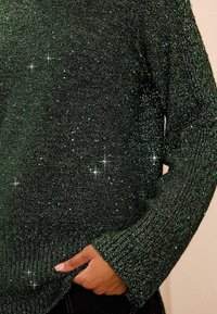 Love & Roses Svetr - christmas green tinsel