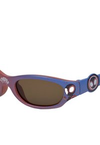 Occhiali da sole per bambini con un design rosso e blu, motivo a ragno e lenti marroni. Presentano accenti grafici e una forma arrotondata.