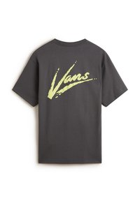 Camiseta de algodón gris con mangas cortas. Presenta un gran texto gráfico en verde claro que dice "Vans" en la parte posterior. Diseño sencillo y corte clásico.