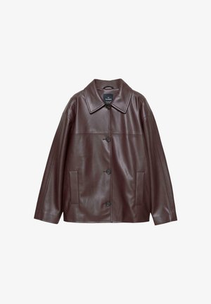 Bruine neplederen jas met een grote kraag, knoopsluiting, twee voorzakken en een losse pasvorm. Het heeft een gladde textuur en minimale stikdetails.
