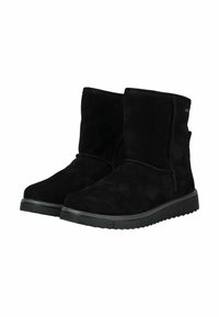 Botas de tobillo de ante negro con punta redonda, paneles laterales elásticos y una suela de goma negra texturizada para un mejor agarre. Diseño limpio y minimalista.