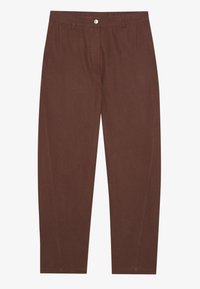 Pantalons en coton marron avec une coupe droite, dotés d'une fermeture à bouton à l'avant et de poches latérales. Texture lisse avec des détails de couture minimaux.