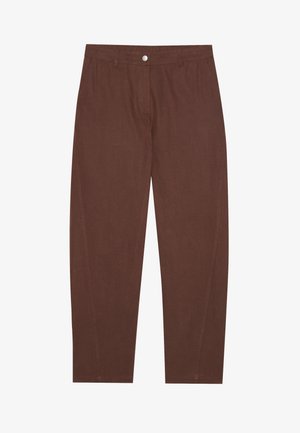 Smeđe pamučne hlače ravnog kroja, sa prednjim dugmadi zatvaranjem i bočnim džepovima. Glatka tekstura s minimalnim detaljima šavova.