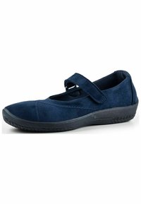 Scarpe Mary Jane in suede blu navy con una fascia larga, punta rotonda e suola nera texturizzata. Presentano dettagli cuciti nella parte superiore.