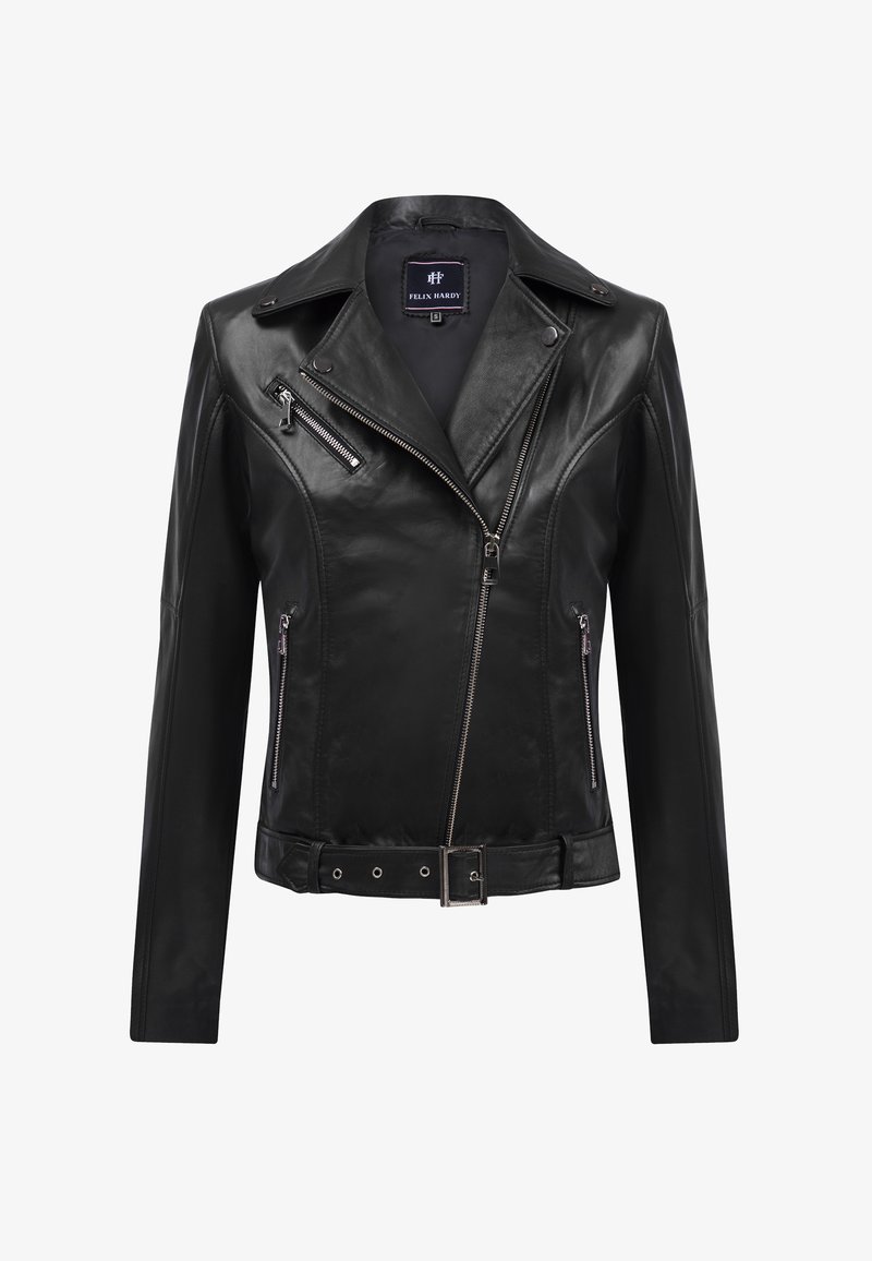 Mustmust nahktaga vest, millel on kaldus lukuga taskud, lai krae, vööga vöökoht ja sile tekstuur. Sisaldab metallist aksessuaare.