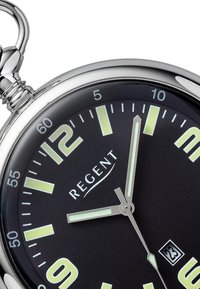 Montre de poche en argent avec un cadran noir, des index horaires blancs et des aiguilles lumineuses. Affichage de la date à 6 heures. Nom de la marque : Regent.