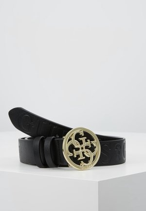 Ceinture en cuir noir avec inscription embossée "GUESS?" et une boucle ronde dorée ornée de lettres entrelacées G, U, E, S, S.