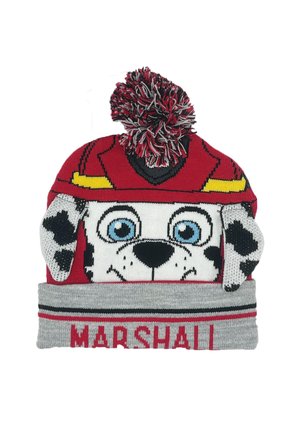 Rote Strickmütze mit einem Dalmatiner-Charakter, blauen Augen, schlappohren und einem Pompon oben; grauer Umschlag mit dem Text "MARSHALL".