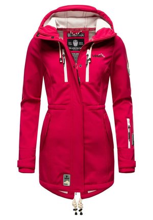 Veste imperméable rose avec capuche, accents blancs, taille ajustable par cordon, et plusieurs poches zippées, fabriquée à partir de matériau doux et durable.
