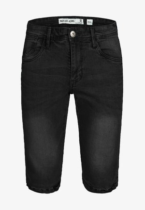 Fekete farmer rövidnadrág klasszikus kialakítással, első zsebekkel és gombos zárással. Enyhén kopott textúra, hemzsélt cippel.