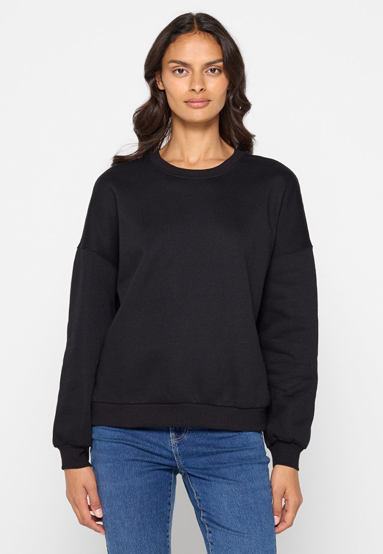 Sweat-shirt noir avec un col rond, texture côtelée et manches longues. Présente une coupe décontractée et un design uni.