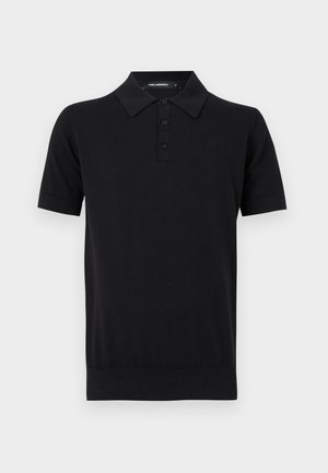 Polo noir à manches courtes avec trois boutons et un col classique, présenté sur un fond clair uni.