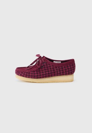 WALLABEE - Fűzős cipők - purple