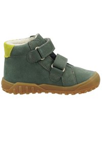 Grüne Lederanzugstiefel mit zwei Klettverschlüssen, einer reichen Textur, einem gelben Wildleder-Akzent an der Ferse und einer flexiblen Gummisohle.