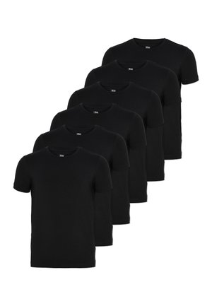 Sæt af seks sorte crew-neck t-shirts lavet af bomuld, med korte ærmer og en glat, ensartet tekstur uden mønstre eller detaljer.