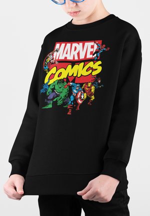 Černá mikina s barevným grafickým designem Marvel Comics, na kterém jsou postavy včetně Hulka a Iron Mana. Kruh v krku a žebrované manžety.