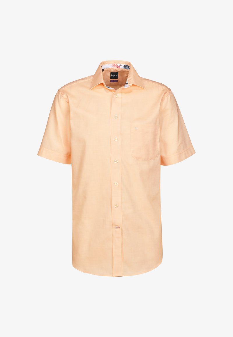 Camicia a maniche corte in cotone di un leggero color pesco. Caratterizzata da una tasca sul petto, chiusura con bottoni e collo interno a motivo. Tessuto morbido.