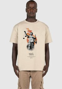 MJ Gonzales JUSTITIA  HEAVY  - T-shirts print - wet sand