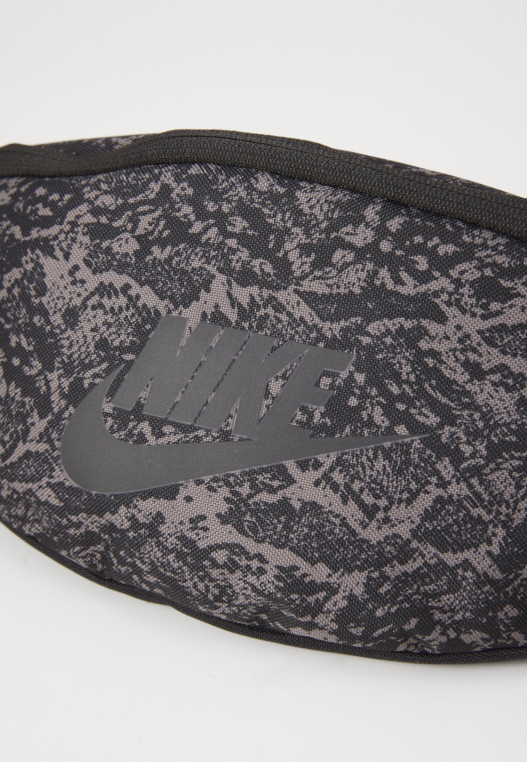 nike heritage python hip pack