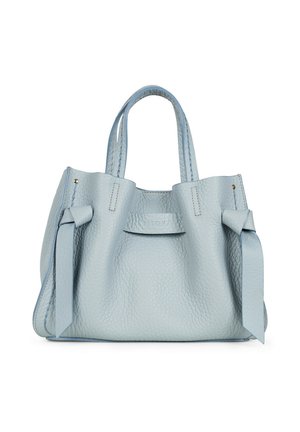 Sac à main en cuir texturé bleu clair avec deux poignées et des sangles latérales nouées, forme rectangulaire structurée, et un embossage subtil de la marque à l'avant.