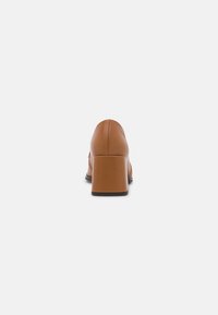 WONDERS Escarpins - cognac