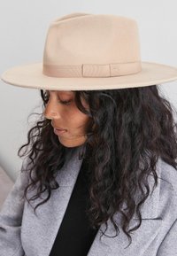 Next FEDORA - Klobúk - ecru