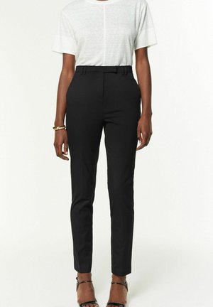 TAILORED SLIM  - Nohavice chinos - black