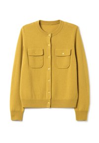 Cardigan giallo senape con collo rotondo, chiusura a bottoni e due tasche sul petto. Realizzato in morbido tessuto a maglia con polsini e orlo a coste.