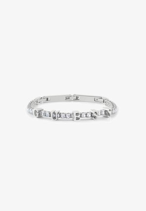 Srebrna bransoletka z przezroczystymi kamieniami cubic zirconia i akcentami literowymi. Gładkie, błyszczące wykończenie oraz elastyczny, ogniwowy design.