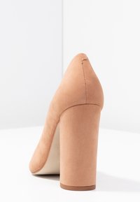 Steve Madden Lodičky na vysokém podpatku - nude