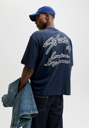 T-shirts med print - sky captain